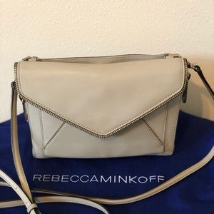 -: Rebecca Mincoff Envelope Crossbody Purse Ivory Like New.